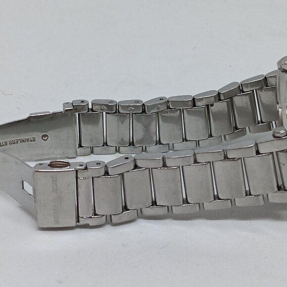 Michael Kors MK-5088 Women's 39mm Stainless Steel MOP Dial Quartz Watch NEW BATT - Picture 9 of 11